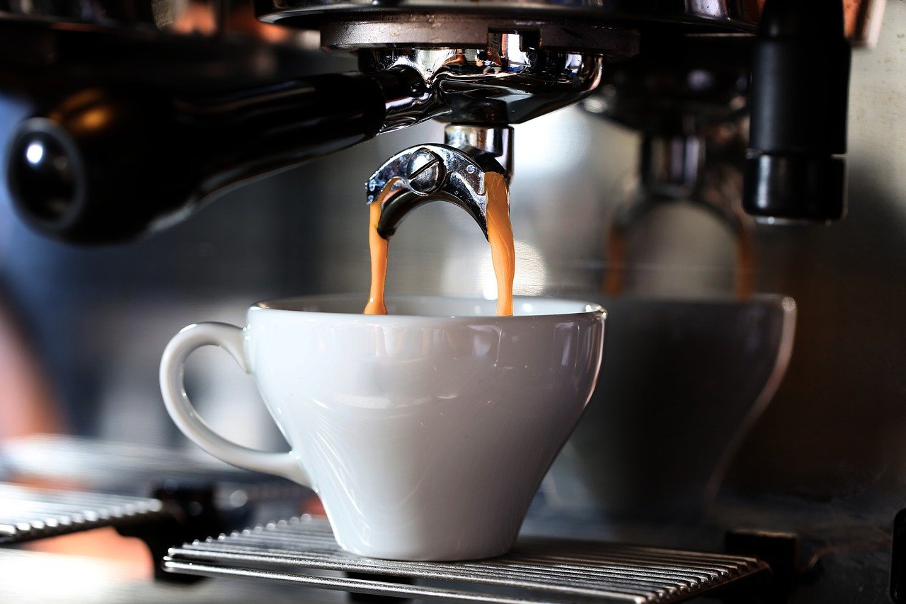 Caffè macinato o caffè in grani? Il grande dilemma davanti a una tazzina