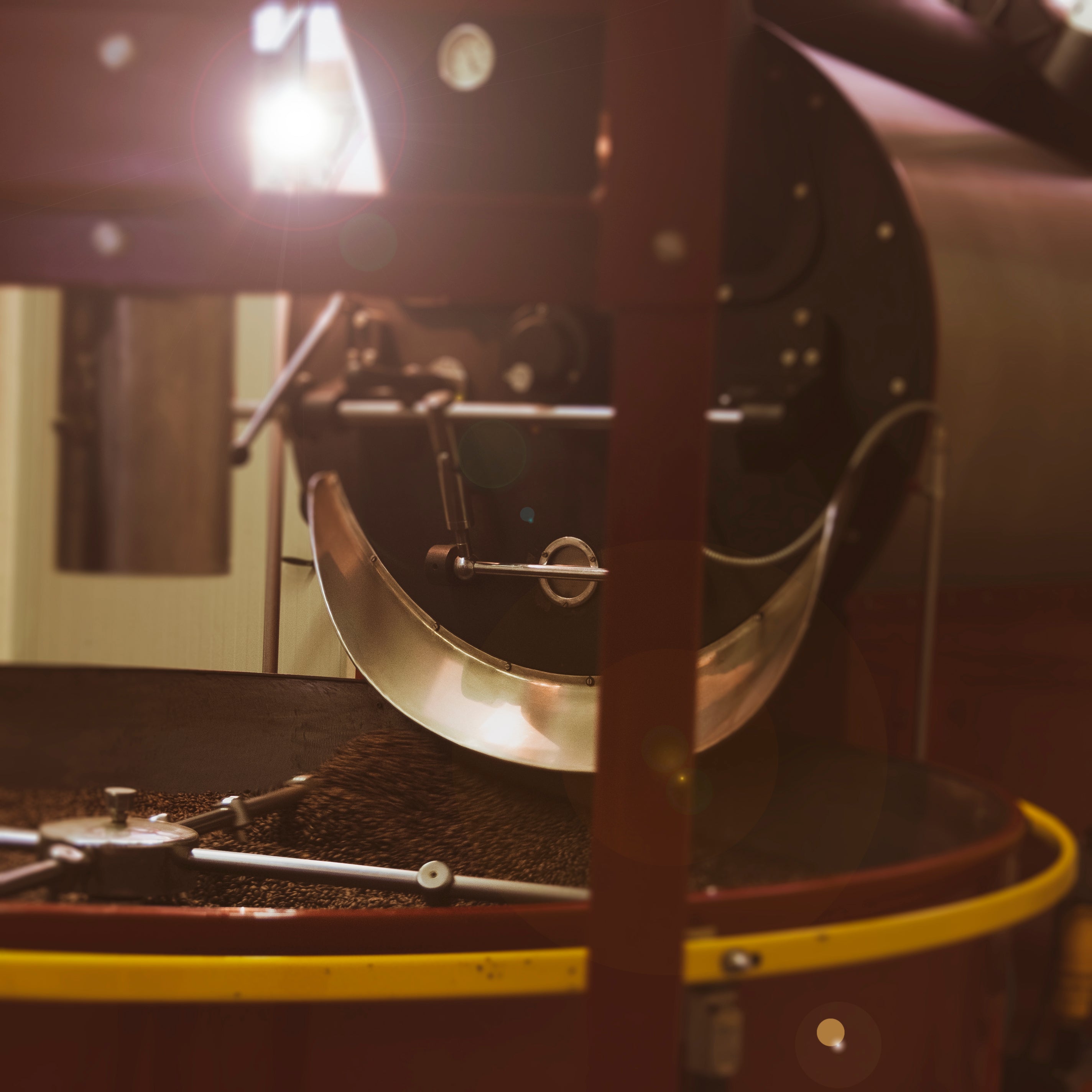 La tostatura del caffè secondo Caffè Negro: quando l'occhio fa la differenza