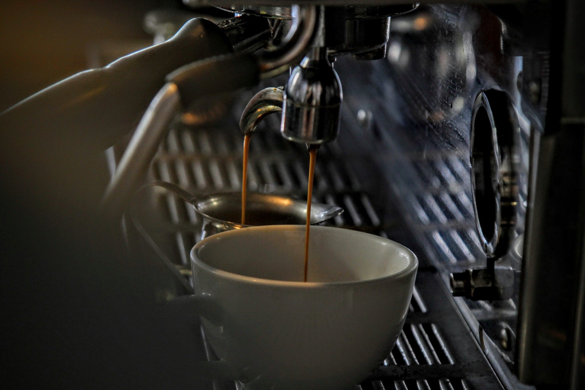 Il caffè brucia i grassi? Ecco finalmente svelata (tutta) la verità